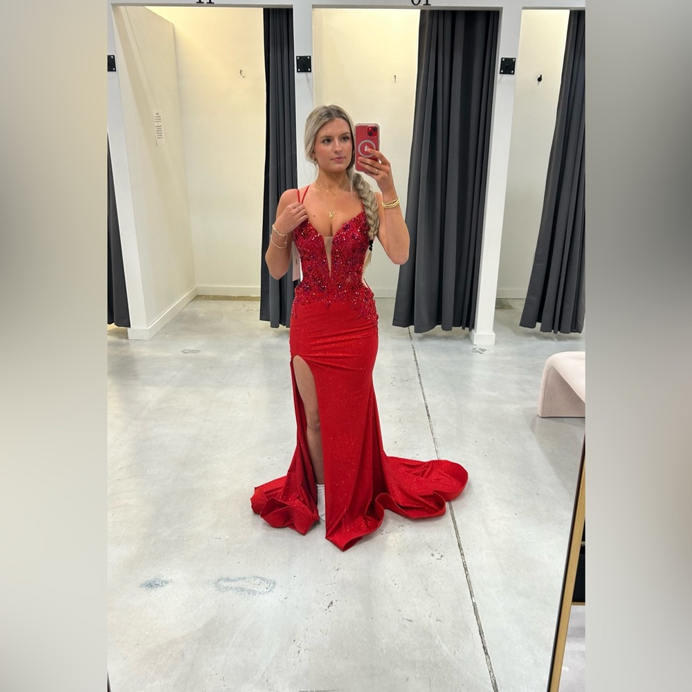 Super cute red prom dress from Flirt Prom/Pagaent
only worn once!!